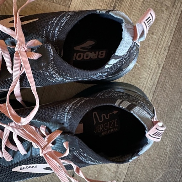 Brooks | Levitate 4 Running Shoes - Picture 8 of 10